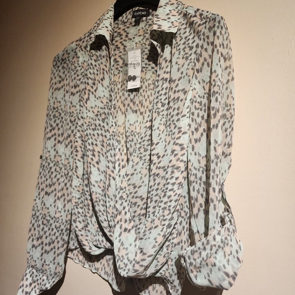 NWT Bebe Women's Animal Print Wrap Roll Tab Sleeves Chiffon Cropped Top - Picture 7 of 13